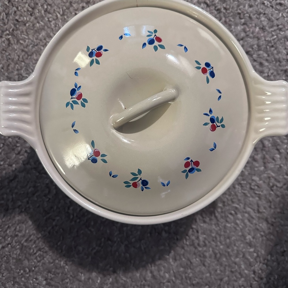 Le Creuset Vintage Flower Dutch Oven #18
